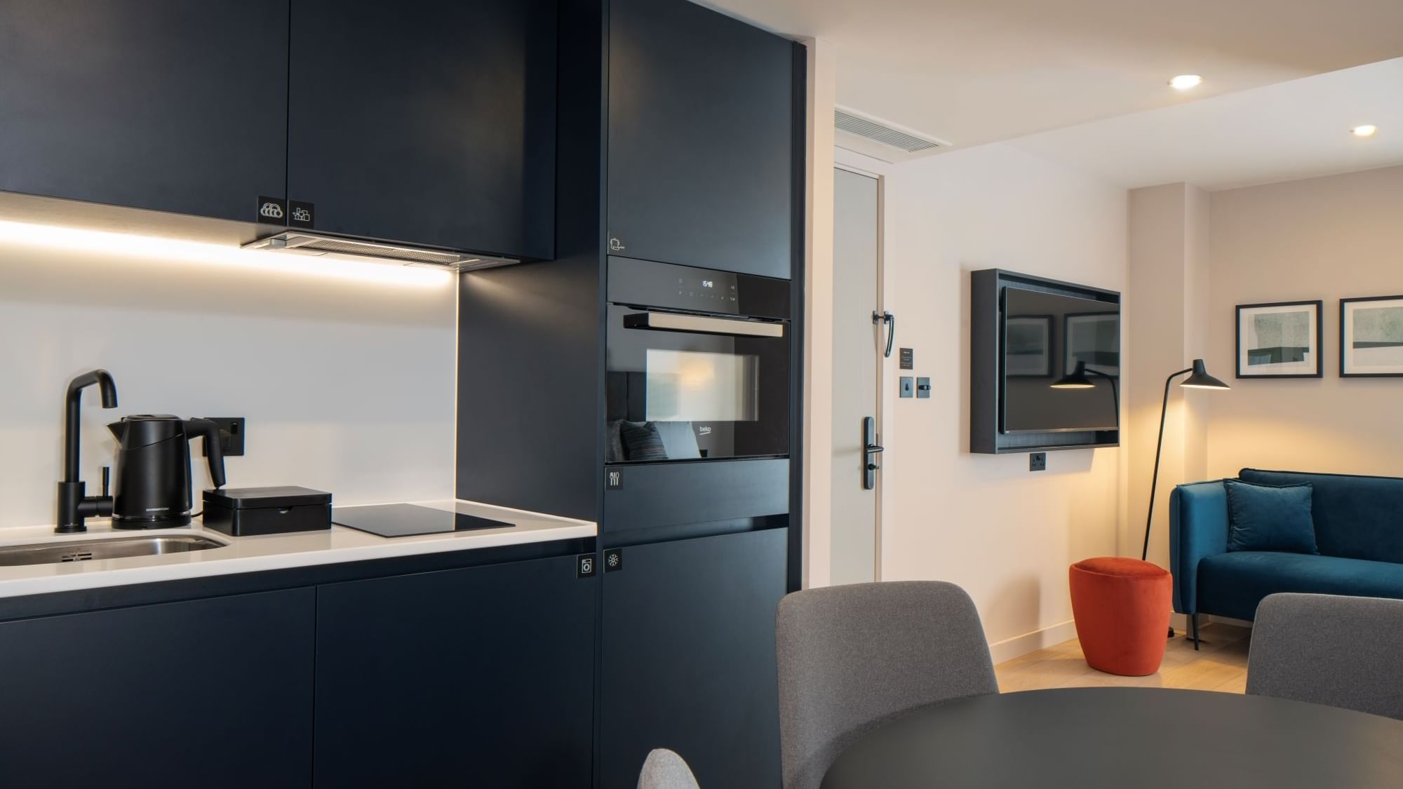 Aparthotels & serviced apartments